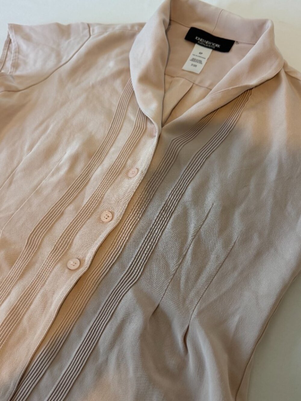 Jones New York Platinum Petite 100% Silk Pintuck Blouse Pink 4P Button Front - Picture 3 of 7